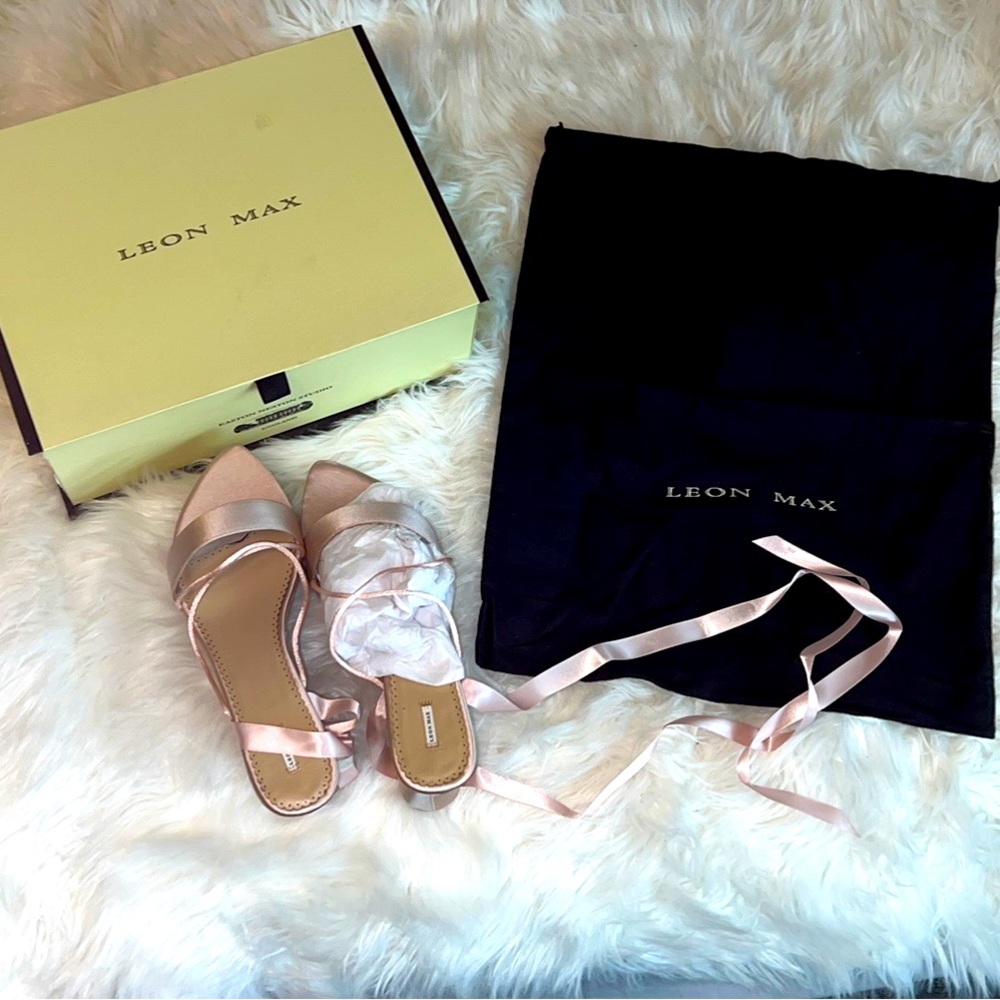 Leon Max pink strapped wedges